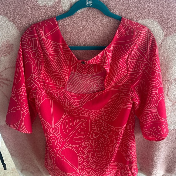 Manuhealii Red Floral Blouse - Picture 2 of 3